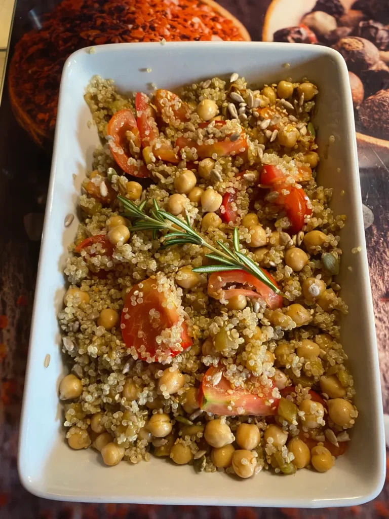 Plat de Quinoa aux pois chiches et légumes